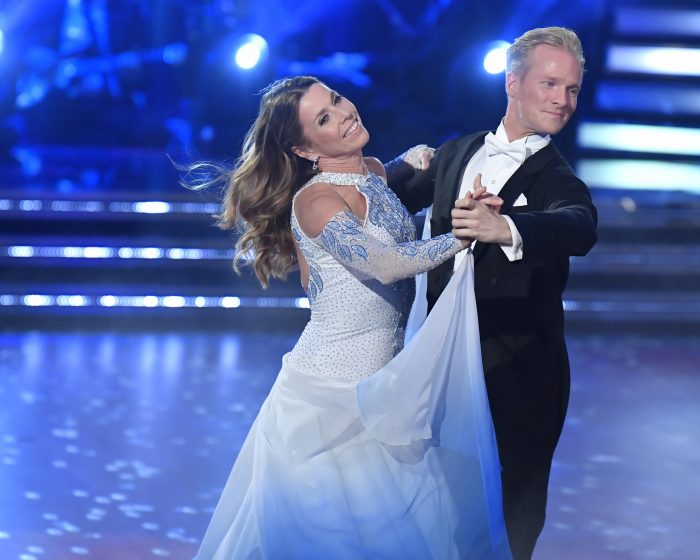 Magdalena Forsberg och Fredric Brunberg dansar i Let's dance